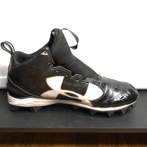 Under Armour black cleats no laces 11